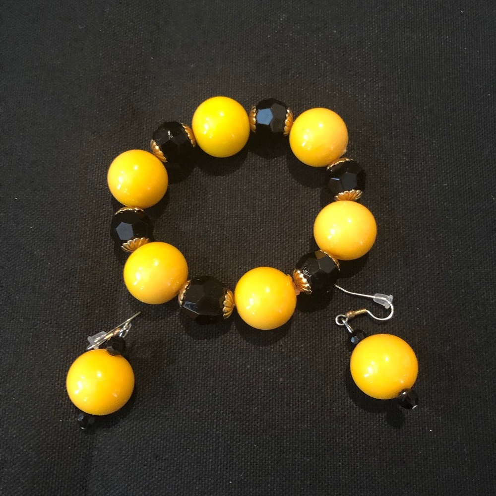 Bracelet and earrings set